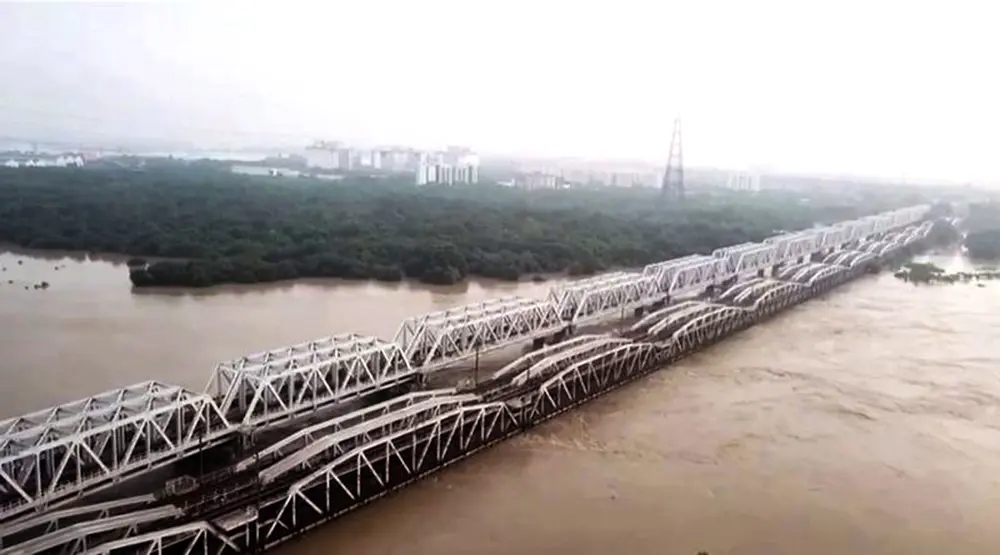 Water level in Yamuna crosses 207 metres.